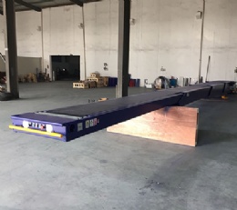 Telescopic boom conveyor