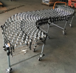 Flexible steel wheel conveyor